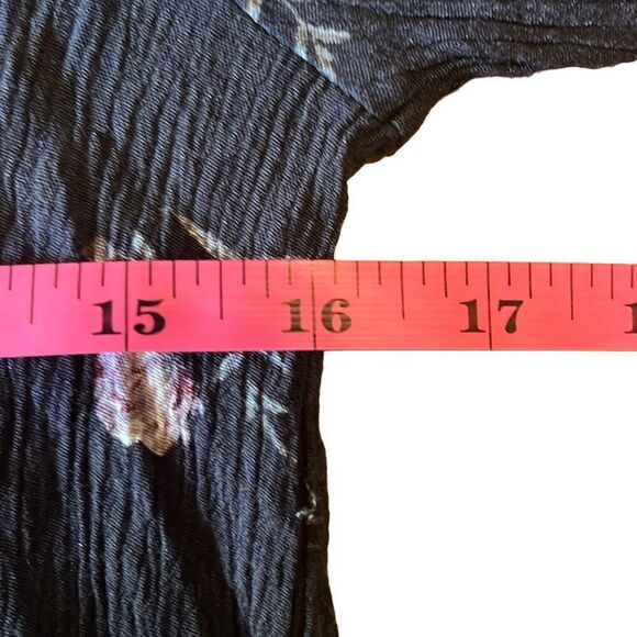 Full Tilt Gray Pink Floral Cutout Crinkle Top Long Sleeve Medium Boho Festival - Picture 5 of 6